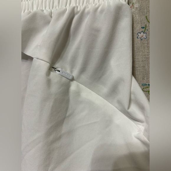 Athleta Mesh Racer Run Mid Rise 4 Short Hidden Pocket Size XS - Picture 5 of 6